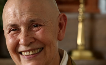 “Não dá para preencher a vida com bares, novela e internet”, diz Monja Coen