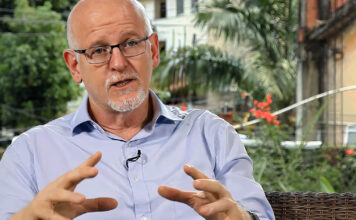 “A criança tem que cair e ralar o joelho. Porque a vida dói, a realidade dói. Mas passa.” por Daniel Becker