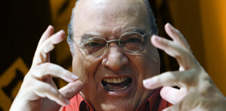 “Eu sei, mas não devia” de Marina Colasanti recitado por Antônio Abujamra