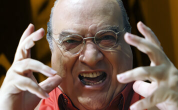 “Eu sei, mas não devia” de Marina Colasanti recitado por Antônio Abujamra