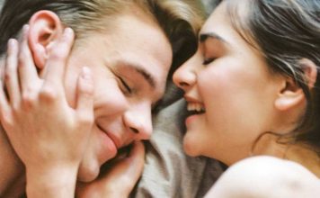 UMA PESSOA INTEIRA NÃO MERECE ALGUÉM DESPEDAÇADO.