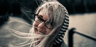 Na minha opinião, a mulher sábia se edifica, se ama e se valoriza.