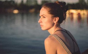 As vezes nos apaixonamos por miragens, porque o coração anda vagando no deserto do amor, sedento e faminto, acaba vendo oásis onde só existe seca.