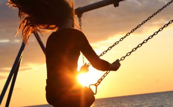 Feliz é quem encontra coragem para abandonar aquilo que não pode mudar.