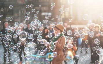 Apesar das tristezas, viver ainda pode ser lindo.