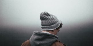 Às vezes, é mais fácil falar que está tudo bem, em vez de tentar explicar todas as razões de nossa tristeza