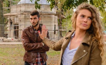 Quem vive se achando, na verdade, está muito perdido.