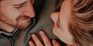 TODO MUNDO QUER SE APAIXONAR, MAS NINGUÉM QUER SE COMPROMETER