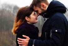 Namore a pessoa que te enxergou quando ninguém mais te via