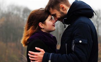 Namore a pessoa que te enxergou quando ninguém mais te via