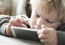 Crianças expostas sem critérios aos eletrônicos têm atraso em seu desenvolvimento