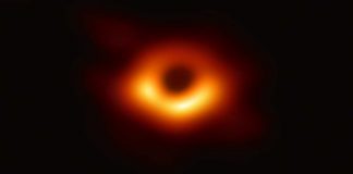 Pela primeira vez na história, uma foto real de um buraco negro é divulgada