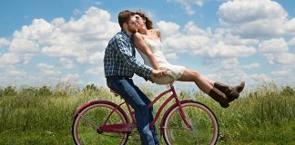 Vá. Apaixone-se. Mude. Se o corpo não aguenta ficar parado, imagina o coração.