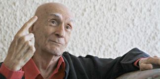 “Para flutuar use o assento da poltrona” por Ariano Suassuna