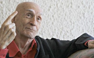 “Para flutuar use o assento da poltrona” por Ariano Suassuna