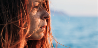 A solidão é um refúgio em um mundo no caos.