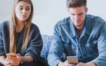 A vida fica mais difícil se você ficar olhando o caminho dos outros em vez do seu.