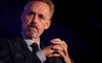 Cabeça erguida, coluna ereta e ombros para trás