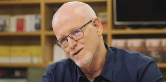 “Visite a mãe, e não o bebê. Leve uma refeição pronta, fique com as crianças enquanto ela descansa” por Daniel Becker
