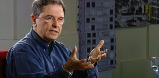 “Existe uma diferença fundamental entre ser mulher e ser mãe” por Ivan Capelatto