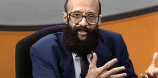 “A diferença entre um indivíduo que limpa o chão e um astrofísico é uma diferença de informação” por Dr. Enéas
