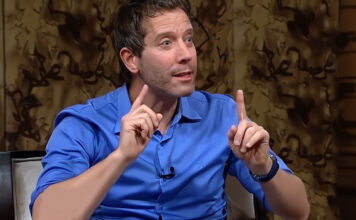 “Pai e mãe têm que dar para um filho afeto, segurança, escola e alimento, o resto é privilégio e privilégio se conquista.” por Leo Fraiman