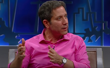 “Uma criança precisa de pai e mãe que tenha “Colo com Mola”, acolhe mas incentiva” por Leo Fraiman