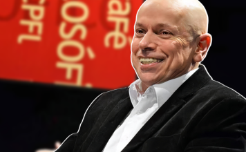 “Foi feito crer que todos seriam lindos, inteligentes e felizes, e nenhuma dessas três coisas, como produto, pode ser entregue”