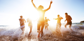 Fuja das almas mesquinhas. Viver é um exercício de grandeza Imagem de capa: Canva Pro