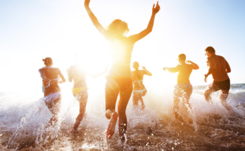 Fuja das almas mesquinhas. Viver é um exercício de grandeza Imagem de capa: Canva Pro