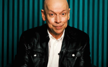 “Você está só no mundo e sua vida será sempre solitária com outros solitários ao redor dando opiniões sobre eles enquanto você interage dando opiniões sobre si” por Leandro Karnal