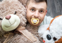 Adultos infantilizados: uma infância carente de mediações simbólicas