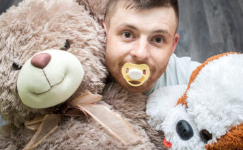 Adultos infantilizados: uma infância carente de mediações simbólicas