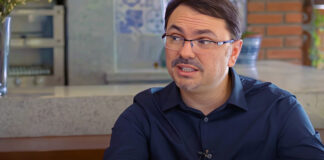 “Os filhos precisam entender que a casa não é deles” por Rossandro Klinjey