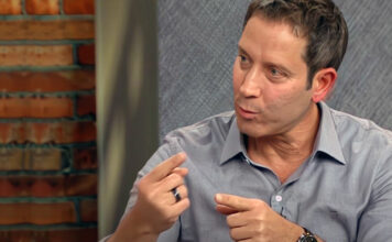 “Devemos acordar cedo, tomar café da manhã com nossos filhos, dormir depois de dar um abraço neles… educar é trabalhoso, mas do contrário, vai dar problema.” por Leo Fraiman