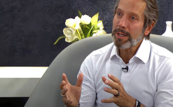 “Querer fazer o filho feliz o emburrece, enfraquece, vicia e humilha“ por Leo Fraiman