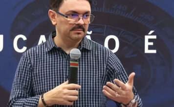 “Quando descobrirmos o quanto nossos pais não tiveram, perceberemos o tanto que nos deram.” por Rossandro Klinjey