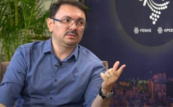 “O problema dos pais é que eles começaram a achar que filhos tem que ser bajulados e não educados” por Rossandro Klinjey