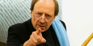 “Tudo que pinta de novo, pinta na bunda do povo.”